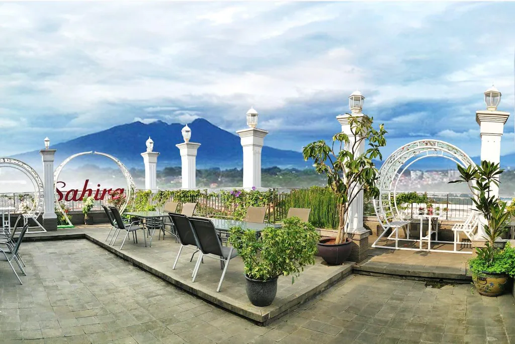 Rahisa Resto logo